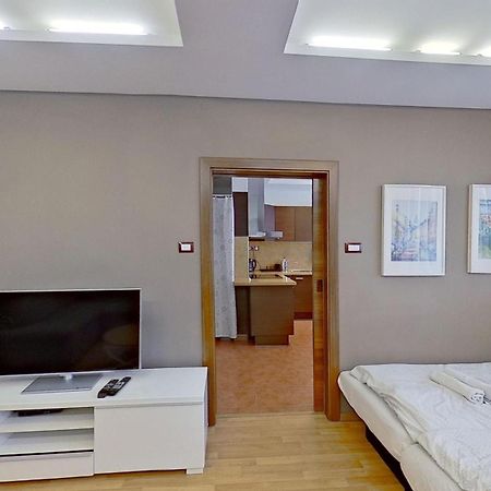 2Br Apt With Free Garage Parking, Close To The Historic Centre บราติสลาวา ภายนอก รูปภาพ