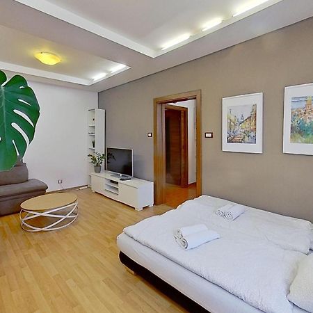 2Br Apt With Free Garage Parking, Close To The Historic Centre บราติสลาวา ภายนอก รูปภาพ