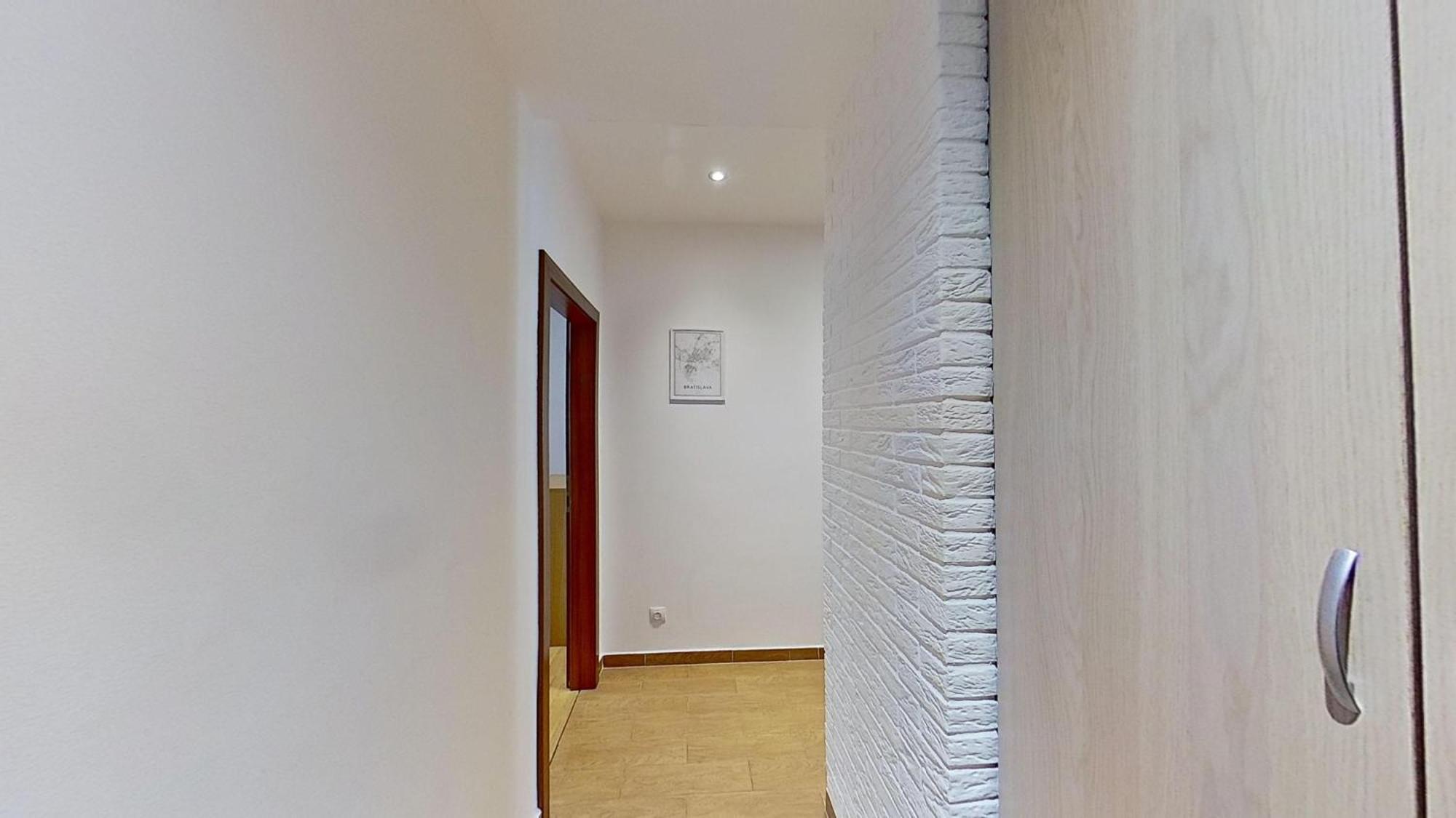 2Br Apt With Free Garage Parking, Close To The Historic Centre บราติสลาวา ภายนอก รูปภาพ