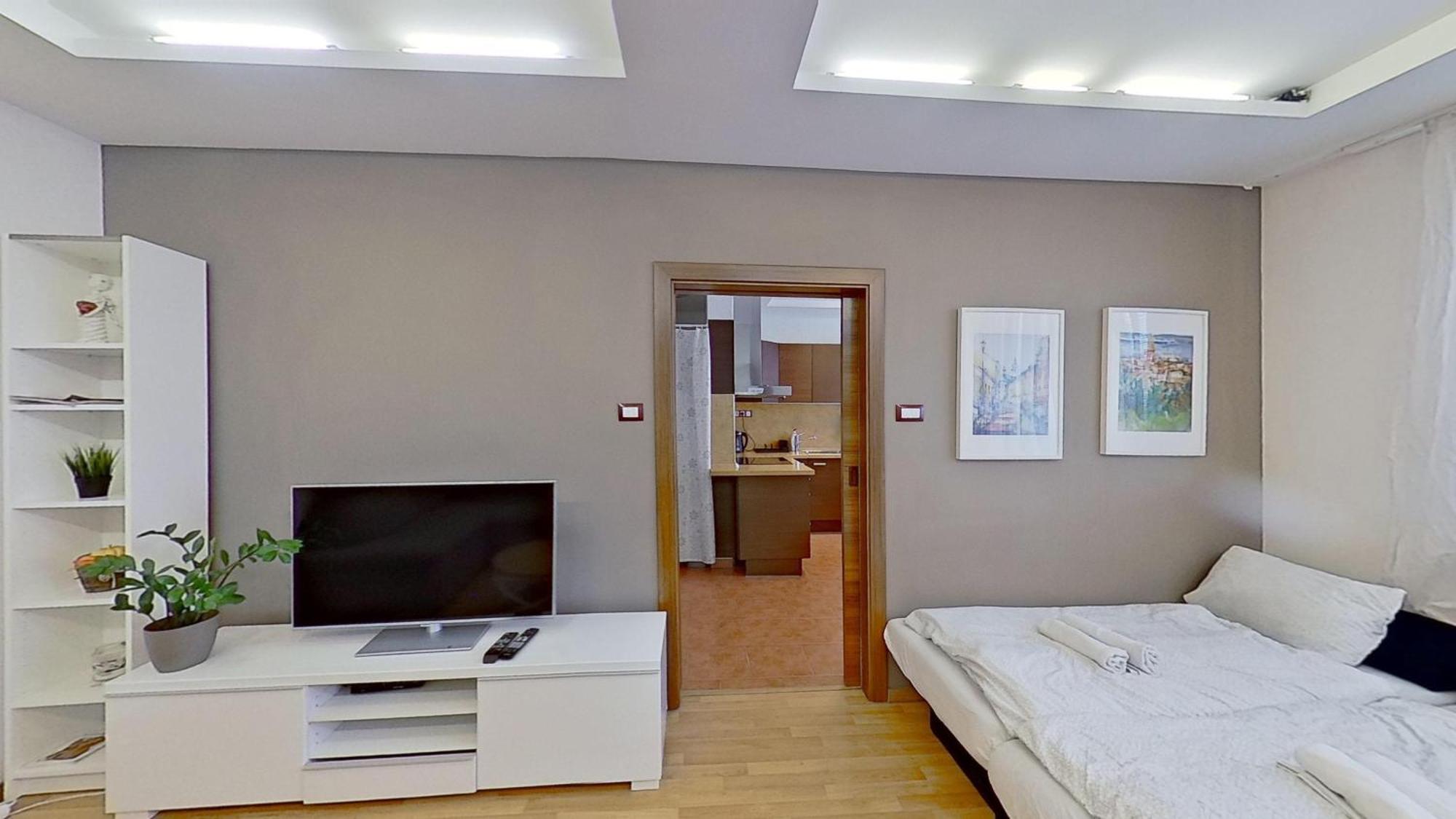 2Br Apt With Free Garage Parking, Close To The Historic Centre บราติสลาวา ภายนอก รูปภาพ