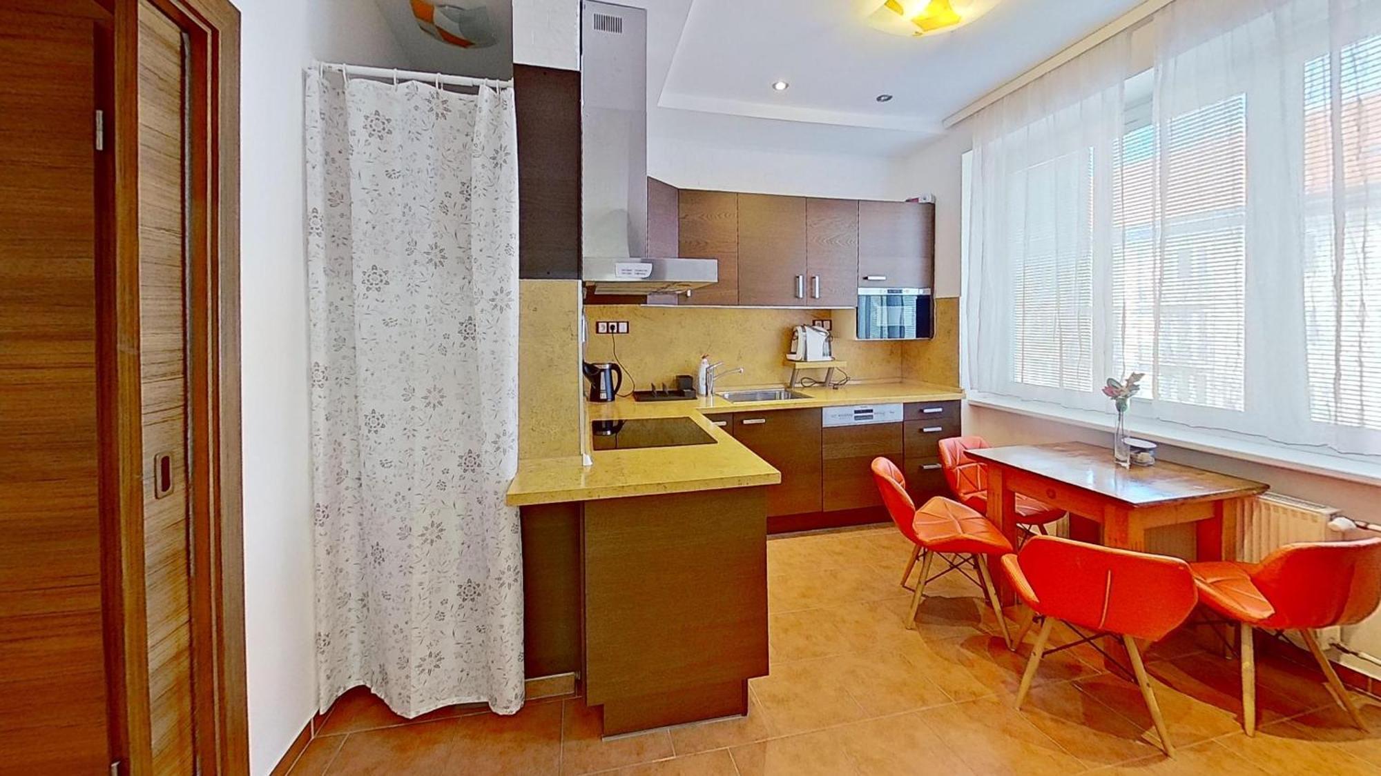 2Br Apt With Free Garage Parking, Close To The Historic Centre บราติสลาวา ภายนอก รูปภาพ