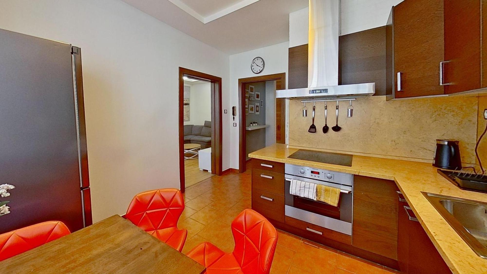 2Br Apt With Free Garage Parking, Close To The Historic Centre บราติสลาวา ภายนอก รูปภาพ